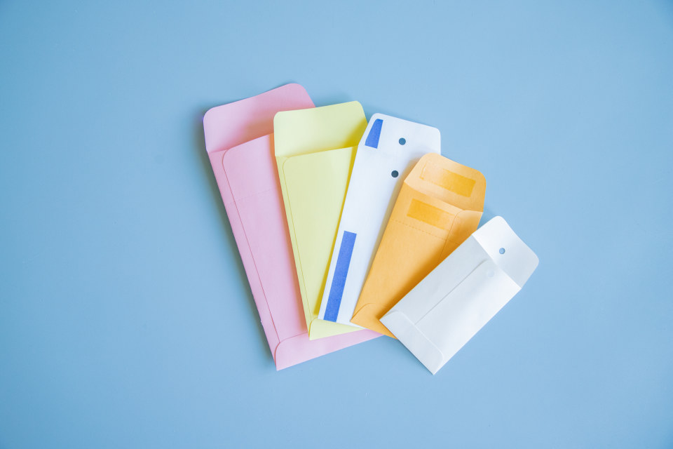 Coin envelopes in different sizes and colors.